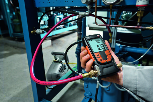 TESTO 552 Highly accurate vacuum gauge with Bluetooth. 0...26.66 mbar / 0...20,000 microns