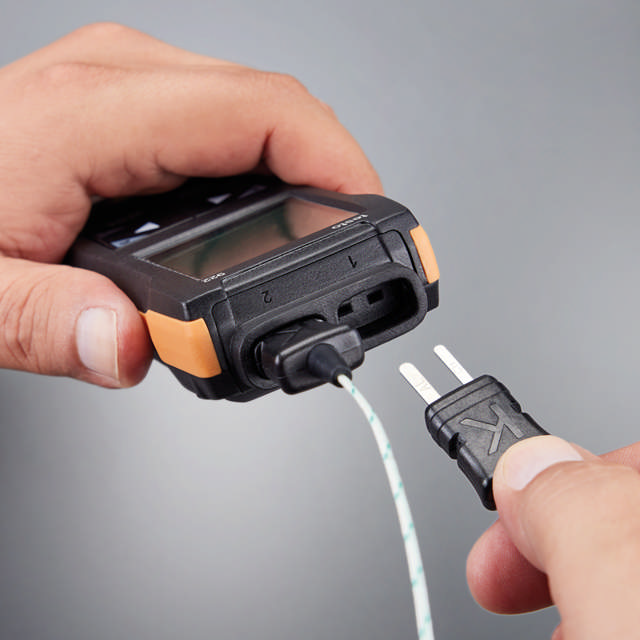 TESTO 922 - Differential temperature meter with 2x wire sensors Smart-App, case